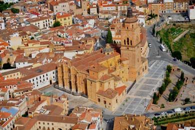 foto aerea de la catedral de guadix en granada